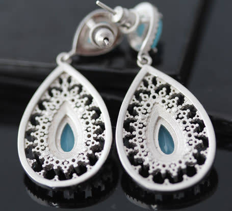 STRIKING MODERN BLUE CHALCEDONY STERLING SILVER DROP AND DANGLE EARRINGS.925