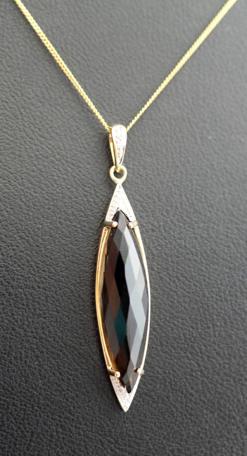 UNUSUAL MARQUISE SHAPED SMOKY QUARTZ AND DIAMOND 9CT ITALIAN GOLD PENDANT ON 43CM CHAIN. CLASSY.