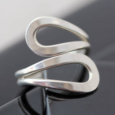 STYLISH SIMPLE DOUBLE STRAND MEXICAN STERLING SILVER DOUBLE LOOP RING. 925. HEAVY!