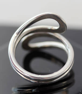 STYLISH SIMPLE DOUBLE STRAND MEXICAN STERLING SILVER DOUBLE LOOP RING. 925. HEAVY!
