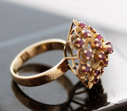 LARGE VINTAGE REAL SPINEL GEMSTONE FLORAL DESIGN 14CT YELLOW GOLD RING. 585