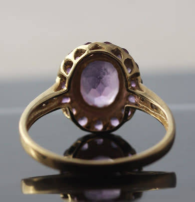 GLAMOROUS VINTAGE AMETHYST 9CT YELLOW GOLD RING. 375. DIAMOND ACCENTS