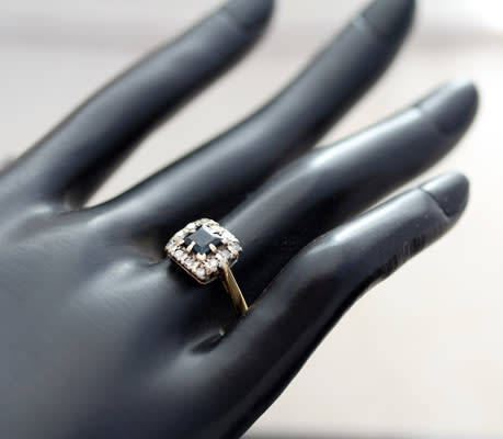 VINTAGE DIAMOND AND SAPPHIRE 18CT YELLOW GOLD AND PLATINUM RING. *JEWELLER VALUATION R10'000*