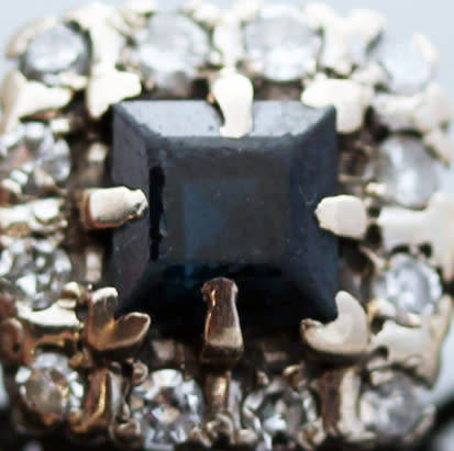 VINTAGE DIAMOND AND SAPPHIRE 18CT YELLOW GOLD AND PLATINUM RING. *JEWELLER VALUATION R10'000*