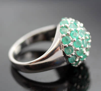 GLAMOROUS NATURAL EMERALD CLUSTER STERLING SILVER RING. 925. LARGE, BOLD! A HEAVY 12,35 grams