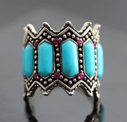 STRIKING VINTAGE PEBBLED TURQUOISE AND RUBY STERLING SILVER RING. 925. LARGE DOMED RING HEAD.