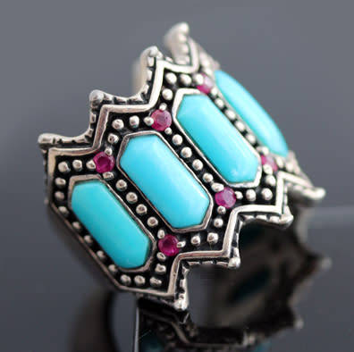 STRIKING VINTAGE PEBBLED TURQUOISE AND RUBY STERLING SILVER RING. 925. LARGE DOMED RING HEAD.