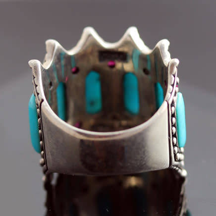 STRIKING VINTAGE PEBBLED TURQUOISE AND RUBY STERLING SILVER RING. 925. LARGE DOMED RING HEAD.