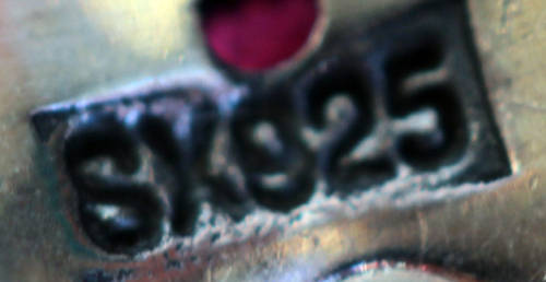 STRIKING VINTAGE PEBBLED TURQUOISE AND RUBY STERLING SILVER RING. 925. LARGE DOMED RING HEAD.