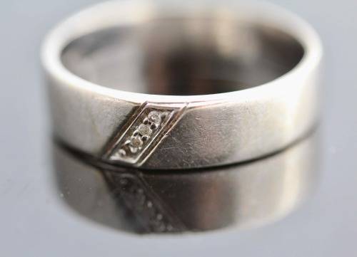 MAN'S 9ct WHITE GOLD DIAMOND WEDDING BAND. VINTAGE BIRMINGHAM ENGLAND ASSAY