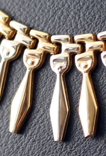 VINTAGE ENGLISH 9CT YELLOW AND WHITE GOLD FRINGE DESIGN PENDANT NECKLACE. 924