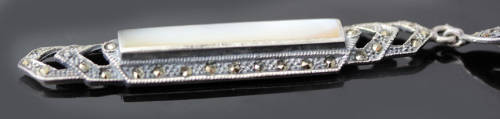 LONG ART DECO MOTHER OF PEARL AND MARCASITE STERLING SILVER PENDANT ON A SIMPLE 39CM CHAIN. 925