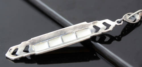 LONG ART DECO MOTHER OF PEARL AND MARCASITE STERLING SILVER PENDANT ON A SIMPLE 39CM CHAIN. 925