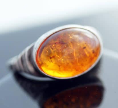 STRIKING LARGE VINTAGE HORIZONTAL OVAL STERLING SILVER BALTIC AMBER RING FABULOUS RICH HONEY HUE