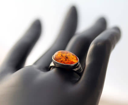 STRIKING LARGE VINTAGE HORIZONTAL OVAL STERLING SILVER BALTIC AMBER RING FABULOUS RICH HONEY HUE