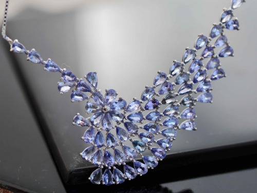 DRAMATIC AND ELEGANT REAL TANZANITE STERLING SILVER WAVE-LIKE RIGID FEATURE NECKLACE