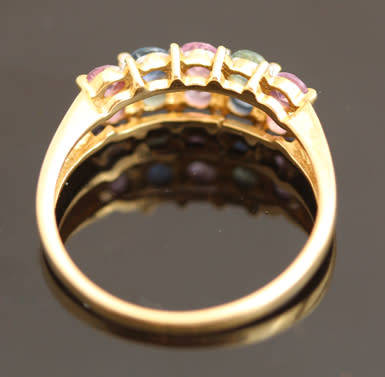 ENGLISH VINTAGE MULTI-COLOURED SAPPHIRE 14K YELLOW GOLD RING. GLORIOUS NATURAL COLOURS!