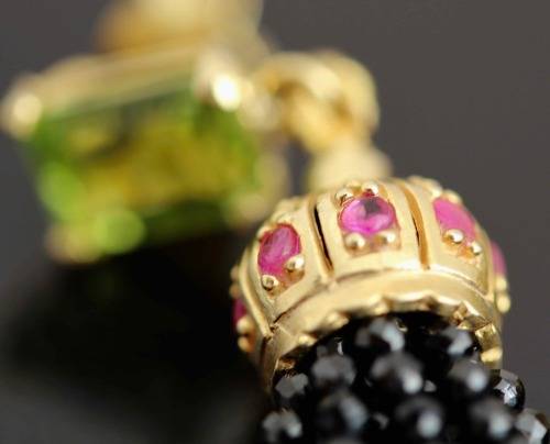SPLENDID LONG NATURAL RUBY, PERIDOT AND SPINEL GEMSTONE EARRINGS. 90 MM LONG!! 16,47 grams