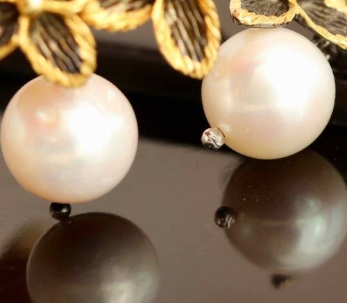 UNUSUAL STERLING SILVER EARRINGS. NATURAL BAROQUE PEARLS. LARGE TACTILE TRI-FLOWER FEATURE