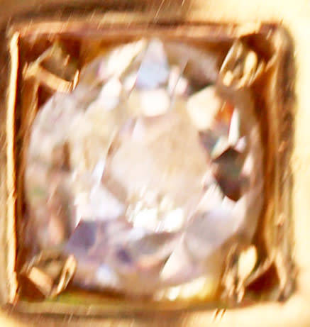 VICTORIAN ANTIQUE SAPPHIRE AND DIAMOND 9CT YELLOW GOLD RING. 2 DIFFERENT COLOUR SAPPHIRES!