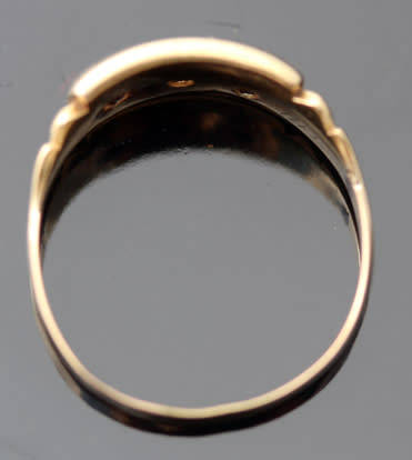 VICTORIAN ANTIQUE SAPPHIRE AND DIAMOND 9CT YELLOW GOLD RING. 2 DIFFERENT COLOUR SAPPHIRES!