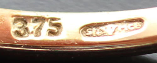 DAINTY VINTAGE DIAMOND AND 9CT YELLOW GOLD RING, SLENDER AND REALLY PRETTY! 375