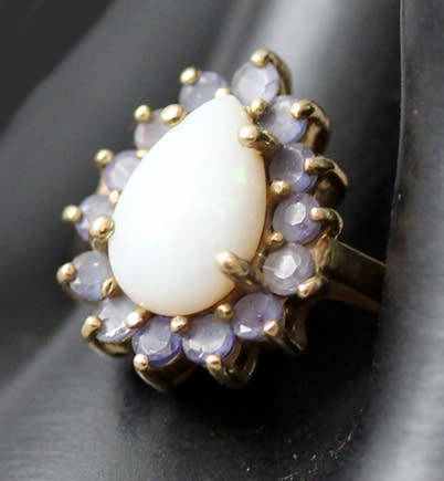 VINTAGE 9CT YELLOW GOLD PEAR FACETED NATURAL OPAL AND TANZANITE RING