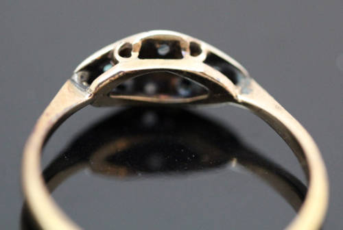 ANTIQUE ENGLISH DIAMOND PLATINUM AND 9CT YELLOW GOLD RING. DIAMONDS GEM TESTED