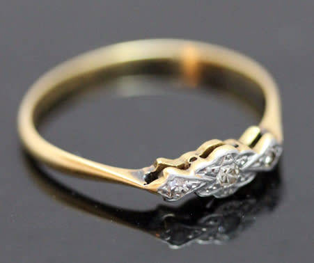 VINTAGE ART DECO DIAMOND TRILOGY 18CT YELLOW GOLD AND PLATINUM RING. circa 1930