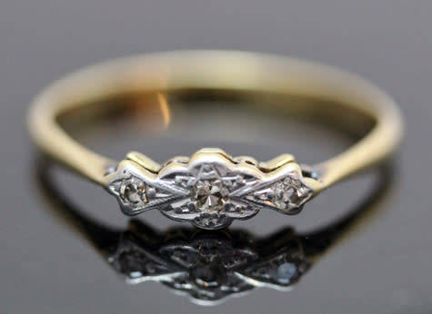 VINTAGE ART DECO DIAMOND TRILOGY 18CT YELLOW GOLD AND PLATINUM RING. circa 1930