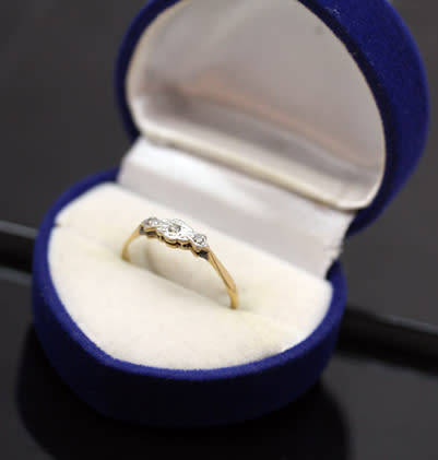 VINTAGE ART DECO DIAMOND TRILOGY 18CT YELLOW GOLD AND PLATINUM RING. circa 1930