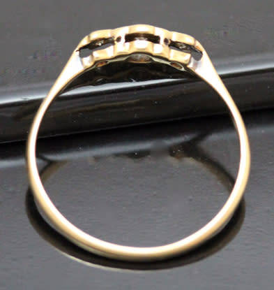 VINTAGE ART DECO DIAMOND TRILOGY 18CT YELLOW GOLD AND PLATINUM RING. circa 1930