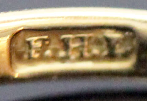 VINTAGE ART DECO DIAMOND TRILOGY 18CT YELLOW GOLD AND PLATINUM RING. circa 1930