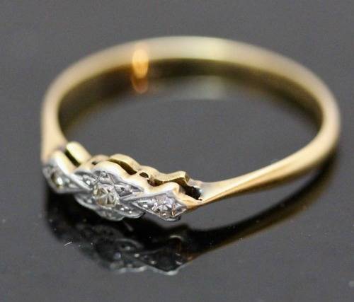 VINTAGE ART DECO DIAMOND TRILOGY 18CT YELLOW GOLD AND PLATINUM RING. circa 1930