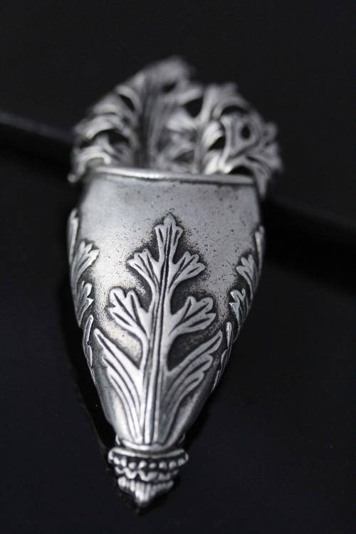 UNUSUAL VINTAGE COLLECTABLE TUSSIE MUSSIE (BOUTONNIER) BROOCH FOR FRESH FLOWER POSY