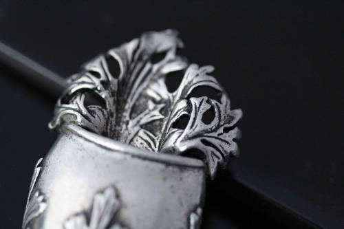 UNUSUAL VINTAGE COLLECTABLE TUSSIE MUSSIE (BOUTONNIER) BROOCH FOR FRESH FLOWER POSY