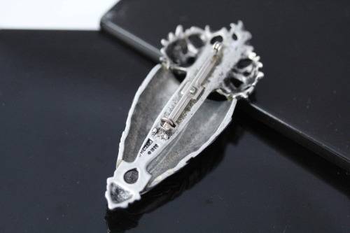 UNUSUAL VINTAGE COLLECTABLE TUSSIE MUSSIE (BOUTONNIER) BROOCH FOR FRESH FLOWER POSY