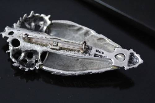 UNUSUAL VINTAGE COLLECTABLE TUSSIE MUSSIE (BOUTONNIER) BROOCH FOR FRESH FLOWER POSY