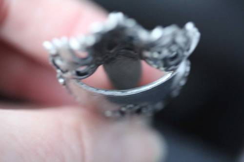 UNUSUAL VINTAGE COLLECTABLE TUSSIE MUSSIE (BOUTONNIER) BROOCH FOR FRESH FLOWER POSY