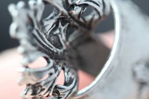 UNUSUAL VINTAGE COLLECTABLE TUSSIE MUSSIE (BOUTONNIER) BROOCH FOR FRESH FLOWER POSY