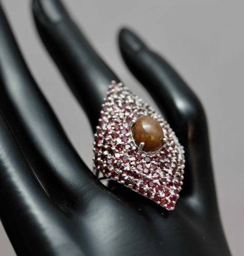 LARGE STERLING SILVER RING NATURAL HOT RAINBOW BLACK OPAL CABOCHON AND REAL GARNET GEMSTONES