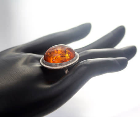 LARGE VINTAGE NATURAL BALTIC AMBER FROM BUDAPEST STERLING SILVER RING. FASCINATING INCLUSIONS!