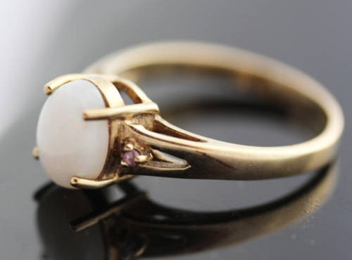 VINTAGE OPAL SOLITAIRE CABOCHON 9CT YELLOW GOLD RING WITH PINK SAPPHIRE ACCENTS - INCREDIBLE LUSTRE!