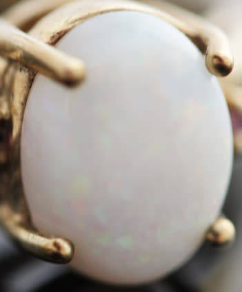 VINTAGE OPAL SOLITAIRE CABOCHON 9CT YELLOW GOLD RING WITH PINK SAPPHIRE ACCENTS - INCREDIBLE LUSTRE!