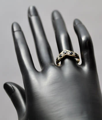 VINTAGE ENGLISH SAPPHIRE AND DIAMOND 9CT YELLOW GOLD CHEVRON RING. SOLID PIECE.  WELL HALLMARKED!