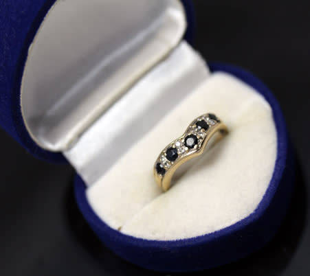 VINTAGE ENGLISH SAPPHIRE AND DIAMOND 9CT YELLOW GOLD CHEVRON RING. SOLID PIECE.  WELL HALLMARKED!