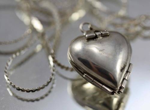 UNUSUAL AND COLLECTABLE MULTI-HEART DESIGN LOCKET IN STERLING SILVER. 4 LOCKETS for 4 PHOTOGRAPHS!