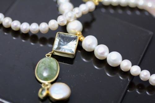 NATURAL PEARL NECKLACE WITH AMETHYST, PERIDOT, BAROQUE PEARL. FASCINATING INCLUSIONS.