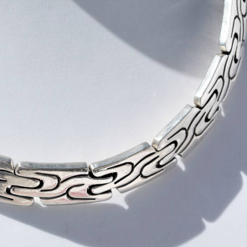 STRIKING SOLID HEAVY 111 gram STERLING SILVER NECKLACE WITH INTERESTING MOTIF. 925 AND 950 HALLMARKS