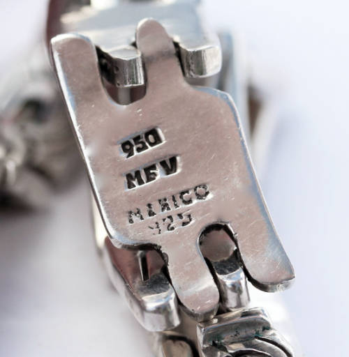 STRIKING SOLID HEAVY 111 gram STERLING SILVER NECKLACE WITH INTERESTING MOTIF. 925 AND 950 HALLMARKS